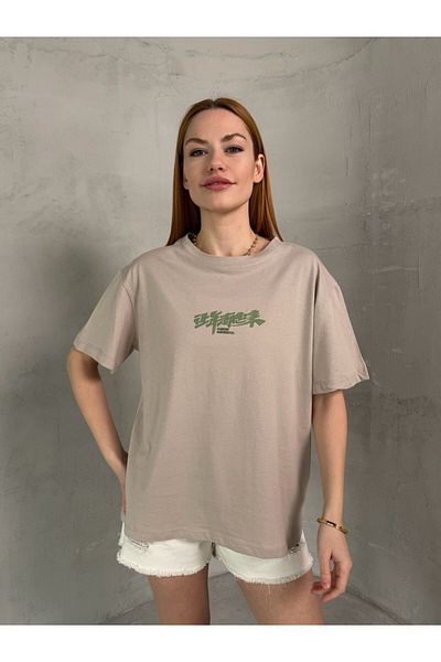 Cappmoda T-908 Μπλουζάκι με λαιμόκοψη με κινέζικη γραφή με έγχυση βιζόν