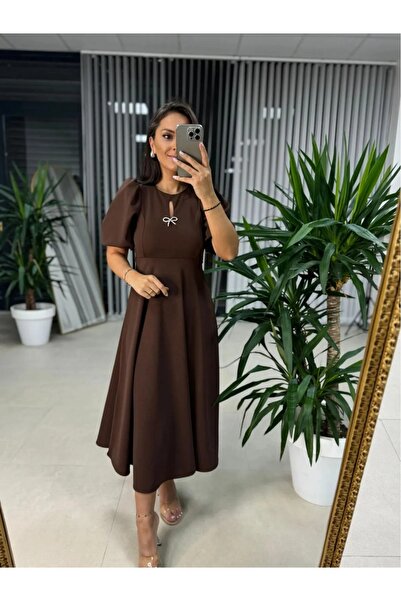caddstore Hnědé šaty s broží s mašlí