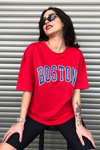 YRN COLLECTION Tricou roșu oversize Boston imprimat pentru femei