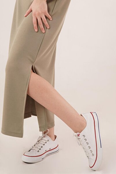 buğrahayalin    Short Sleeve Loose Maxi Oil Green Dress with Slit Detail