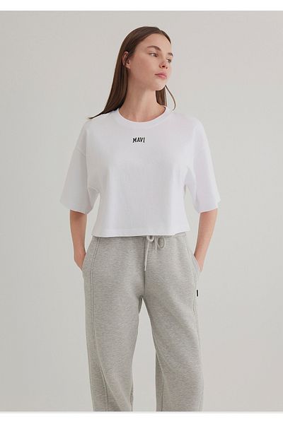 Mavi tricou crop alb cu imprimeu logo