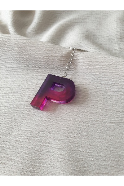 LuArte سلسلة مفاتيح على شكل حرف P من الإيبوكسي باللون الأرجواني والوردي