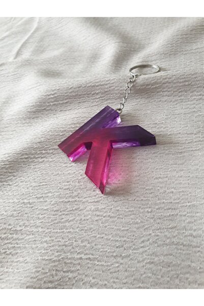 LuArte سلسلة مفاتيح على شكل حرف K من الإيبوكسي باللون الأرجواني والوردي