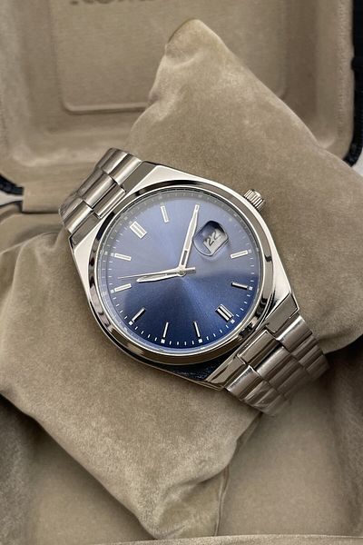 Leerybee Quartz Calendar Men's Wristwatch Nk-15