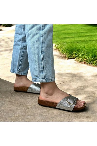 COMFORT OF PANTOFOLE Silver Single Buckle Slippers