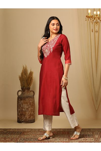 Globus By Styli Embroidered V-Neck Straight Ethnic Kurta