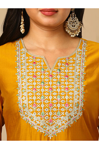 Globus By Styli Embroidered Round Neck Straight Ethnic Kurta