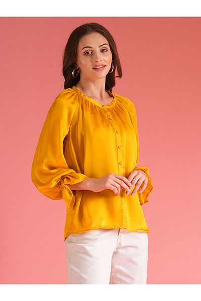Globus By Styli بلوزة ساتان فضفاضة بأكمام منفوخة وأزرار