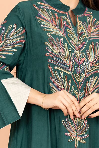 IKKXA Crystal-Embellished Embroidered Jalabiya