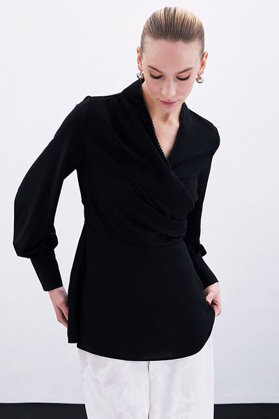 Sateen بلوزة مزدوجة الصدر بياقة مطرزة - أسود رقم الموديل: Gx9688