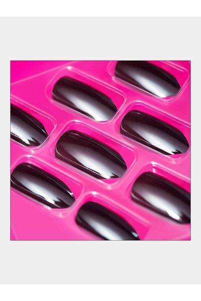 Essence PINK Is The New BLACK Colour-Changing Click and Go Nails 01