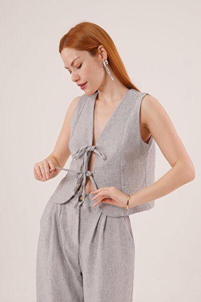 LOKADI Gray Suit Top-Down with Bilateral Women's Close: Vest with Front Tie Detail and Pantalon