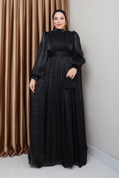 Olcay Nr. 1237 Yorgo Hijab-Abendkleid aus Seide mit schwarzem Gürtel und Cape-Details