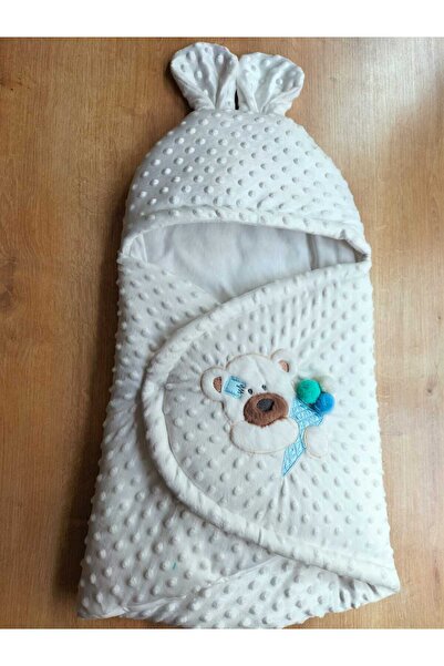 Mini Chics Ekru Nohutlu Kumaş Ayıcık Nakışlı Bebek Kundak 70×35