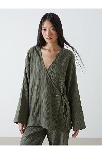 LC Waikiki Nevavm Double-Breasted Collar Textured Women's Kimono with a Diffe...