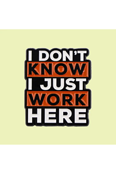 MAURA LIYUZA "I Don't Know I Just Work Here" / "Bilmiyorum, Sadece Burada Çalışıyorum" Yazılı Broş Pin