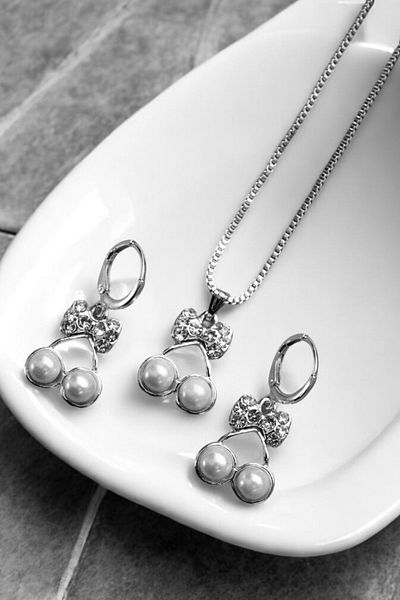 EUROMODA Cherry Design Silver Colored Jewelled Necklace Earring Set