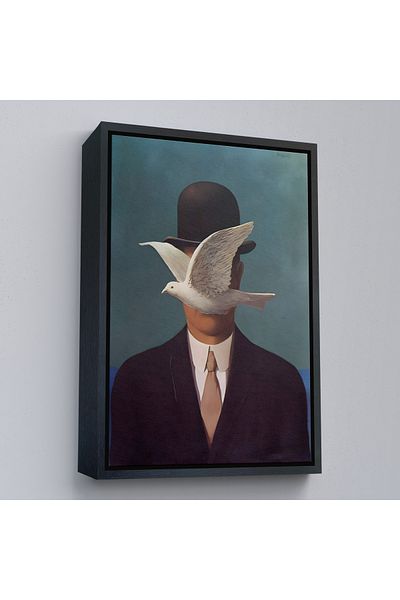 Harita Sepeti Rene Magritte într-o pălărie de melon cu un bărbat într-o pictură murală surreală în cadru auriu