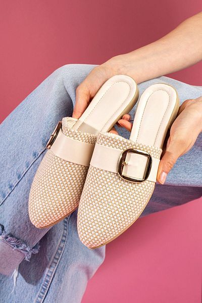 FUGA MODA Παντόφλες Pedry καρό μπεζ με χρυσή αγκράφα με ψάθινη υφή κλειστή μπροστά