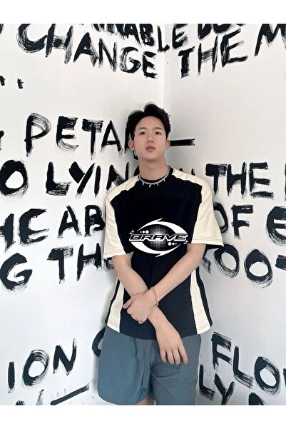 Minga London Tricou negru 3D Brave Magic imprimat bej cu dungi supradimensionate - Mingalondon