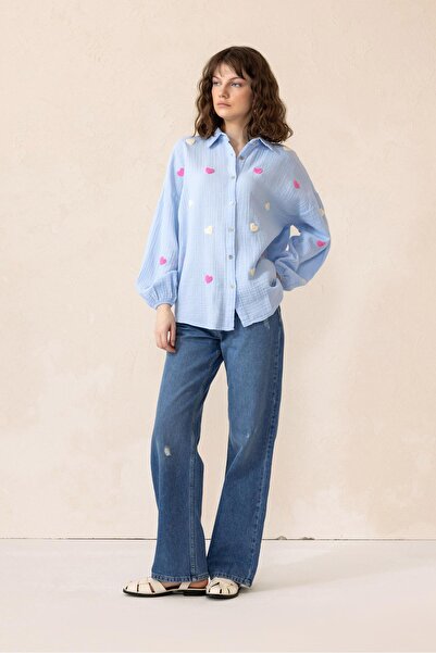 Olcay Niebieska koszula z haftem w kształcie serca, casualowa 9310