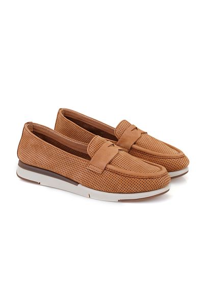 Desa Women's Tan Comfort Leather Loafer