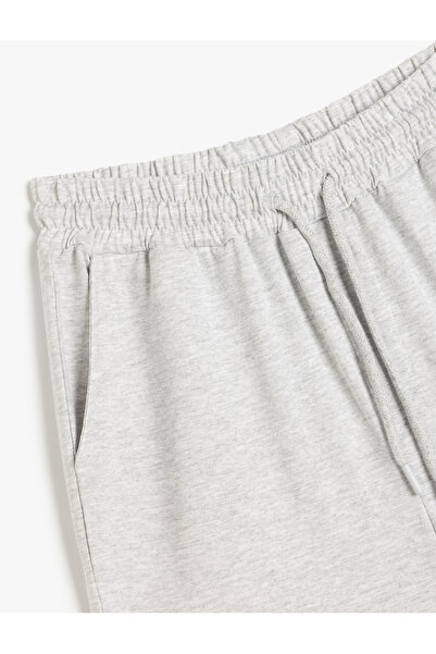 Koton Pamuklu Cep Detaylı Beli Bağcıklı Kısa Şort