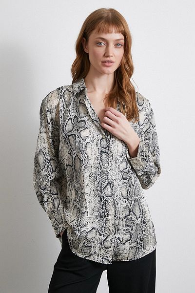 Never more Gray Crocheted Snake Pattern Shirt