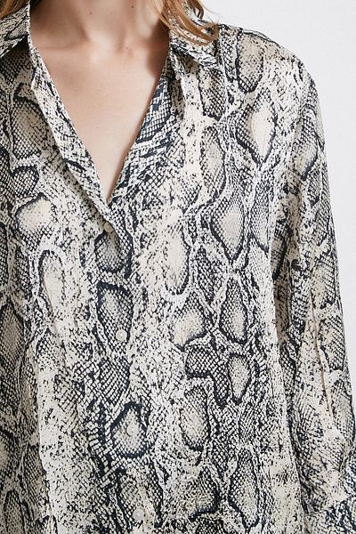 Never more Gray Crocheted Snake Pattern Shirt