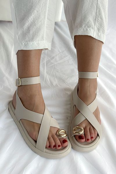 Shoebutik Sandale de damă Rebeca din piele bej cu detaliu inel metalic
