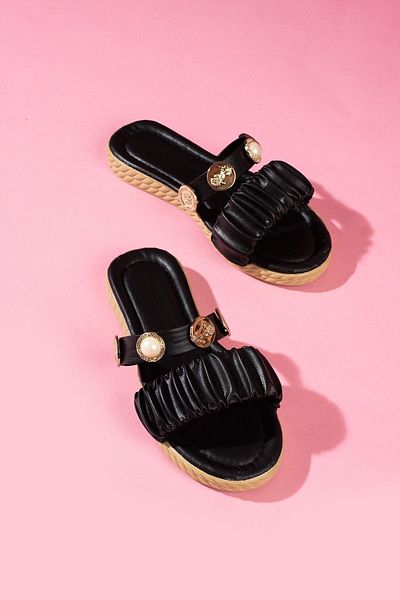 FUGA MODA Mekin Black Skin Pearl and Seal Accessory Banded Slippers
