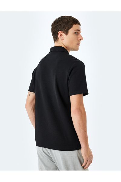 Koton Baumwollgemischtes Kurzarm-T-Shirt mit normaler Passform und Knopfleiste und Polokragen