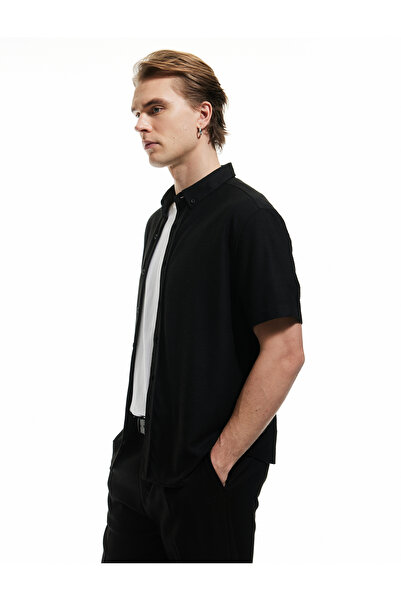 Koton Düğmeli Yaka Dokulu Viskon Karışımlı Regular Fit Klasik Kısa Kollu Gömlek