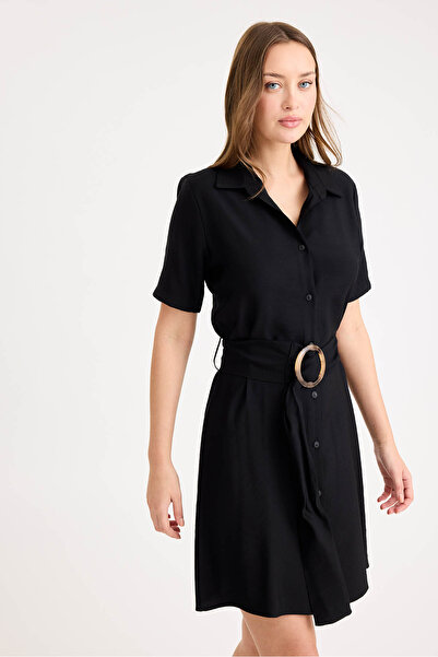 Vitrin Коротке плаття з ґудзиками спереду та поясом