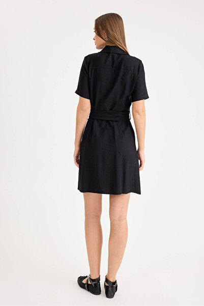 Vitrin Коротке плаття з ґудзиками спереду та поясом