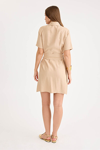 Vitrin Коротке плаття з ґудзиками спереду та поясом