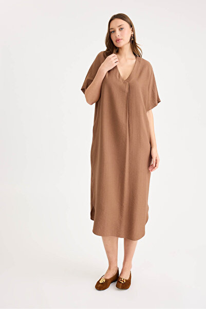 Vitrin Yanları Yırtmaçlı V Yaka Kısa Kol Cepli Elbise