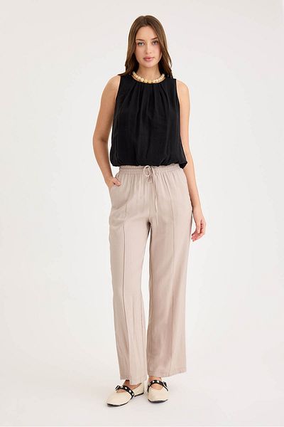 Vitrin Pleated Front Zero Sleeve Skirt Hem Elastic Blouse