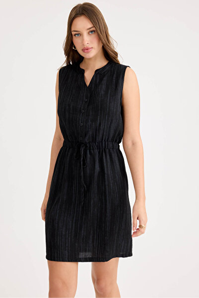 Vitrin Φόρεμα με μοτίβο με κουμπιά μπροστά και δεμένη μέση