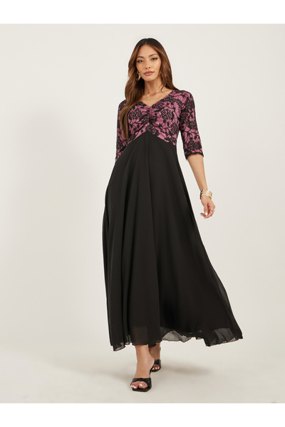 Styli فستان ماكسي دانتيل بفتحة رقبة على شكل حرف V وتفاصيل مجعدة