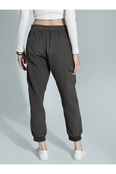 High Star By Styli Mid Rise Regular Fit Trousers with Cargo Pockets