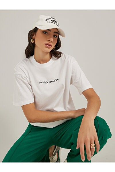 Styli تي شيرت كبير الحجم برقبة دائرية وشعار مطرز