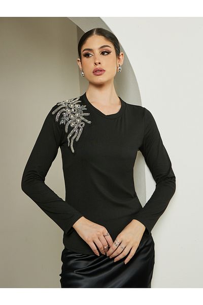 Styli Embroidered Round Neck Knit Top