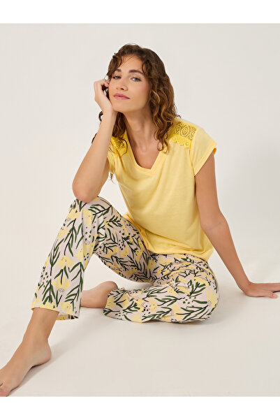 Styli Lace Insert V-Neck T-Shirt and Printed Pyjama Set