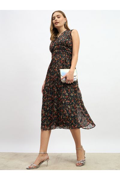 Styli Paisley Print Pleated A-Line Midi Dress
