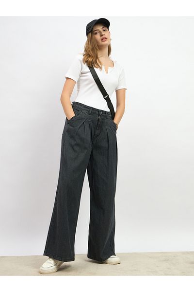 Styli Mid Rise Pleated Wide Leg Jeans