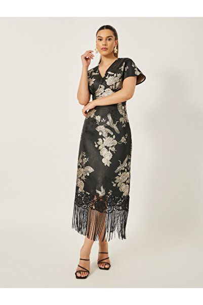 Styli فستان ميدي غمد بأكمام قصيرة وحافة مزينة بالشراشيب وطبعة زهور