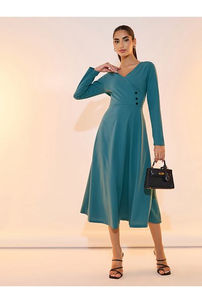 Take Two By Styli فستان ميدي سادة بفتحة رقبة على شكل حرف V وأزرار