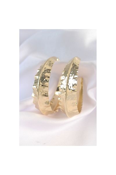 Skygo Brass Gold Color Leaf Patterned Hoop Earrings - Tj-Bkp8921