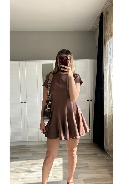 ensbutik Φόρεμα με κοντό μανίκι με πλισέ